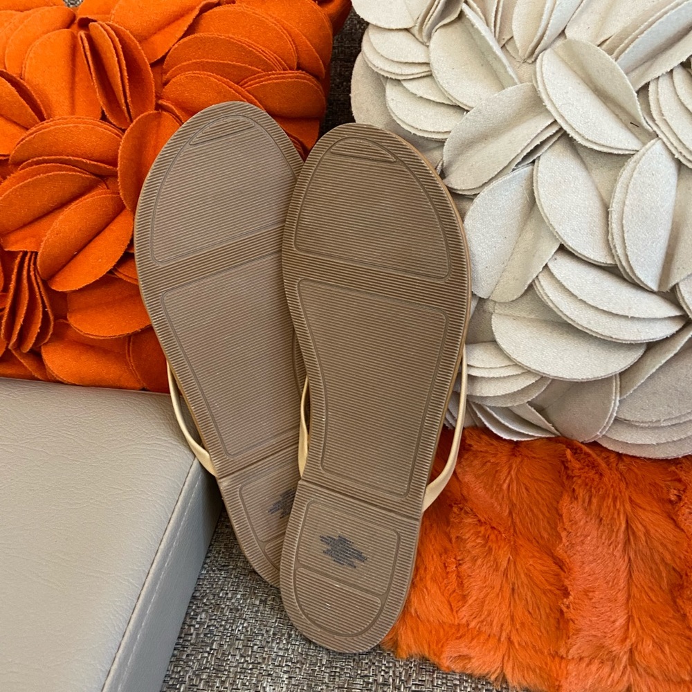 ❣️🆕Old Navy Flower Sandals❣️ - Picture 8 of 9